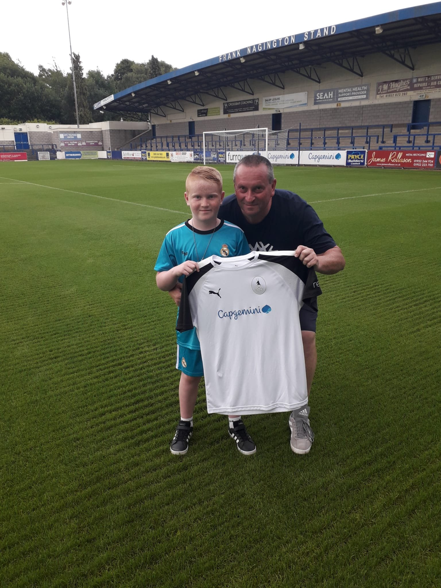 Reactions Goalkeeper Coaching Cannock, Stafford, Wolverhampton Student signing for Telford United