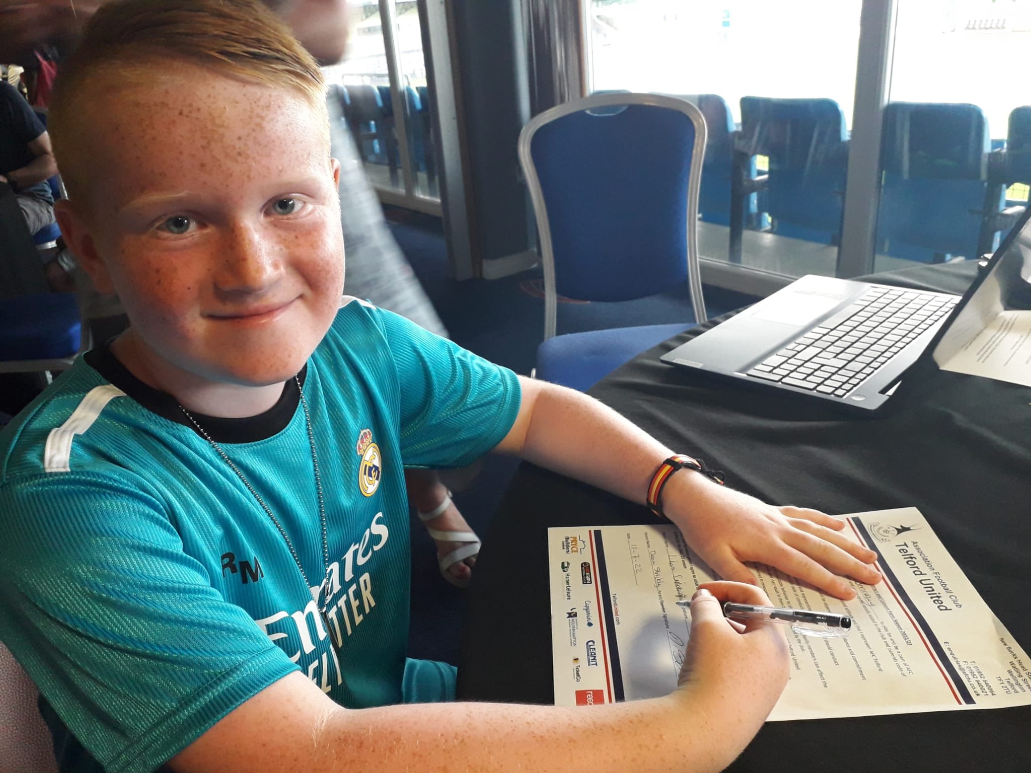 Reactions Goalkeeper Coaching Cannock, Stafford, Wolverhampton Student signing for Telford United